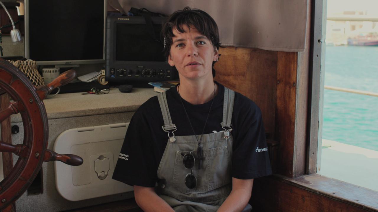 Virginia, 26 anni, in barca da sola con una sfida: «Recuperare le reti fantasma»