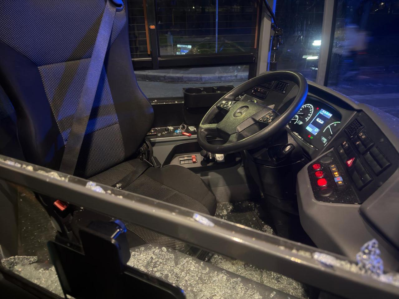 
	I danni al bus di Autolinee Toscane

