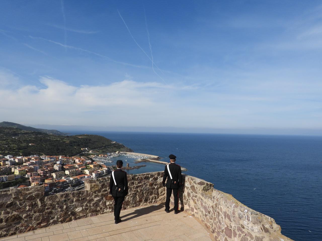 Arrestato con eroina, cocaina e marijuana: in auto anche un bastone tonfa