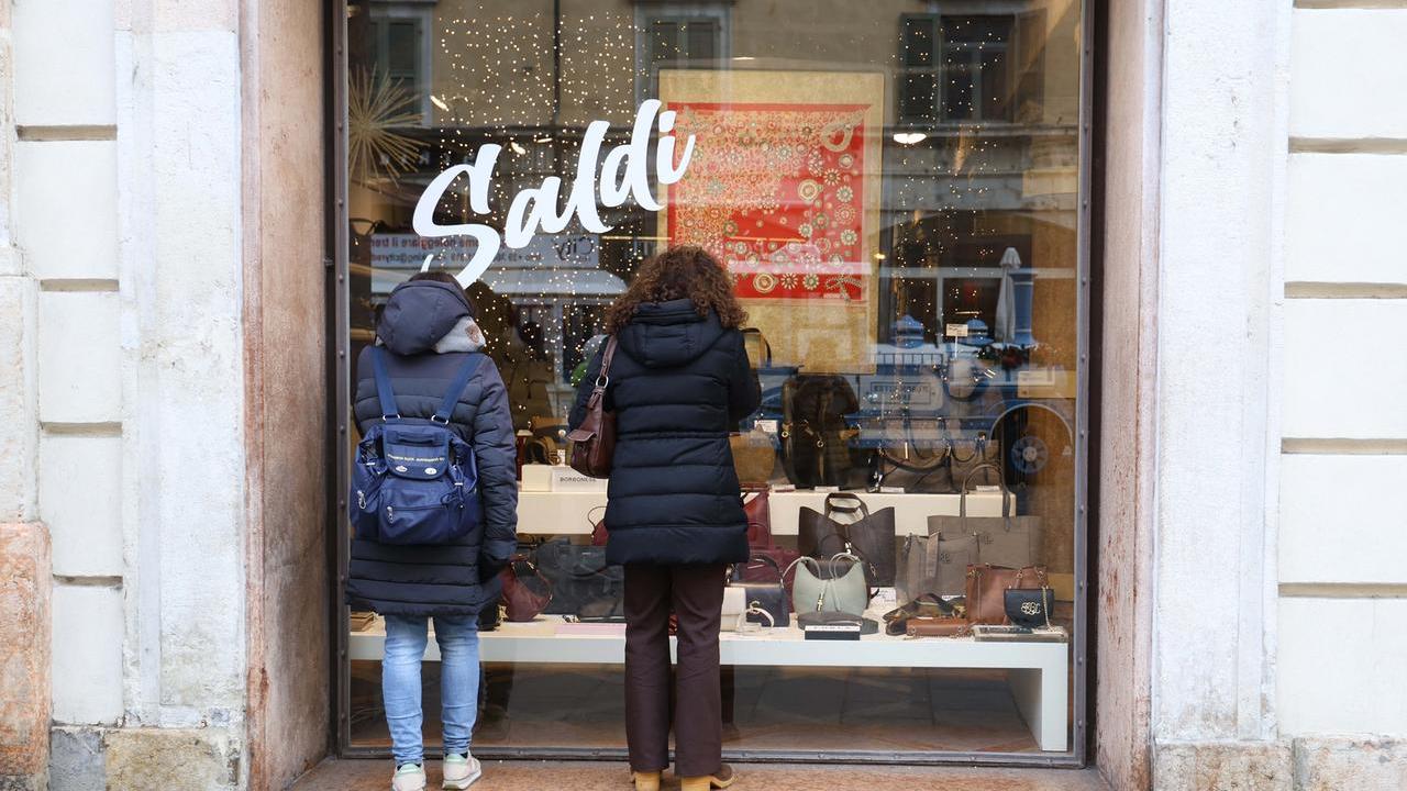 Saldi, buona partenza a Ferrara: «Andiamo a caccia delle offerte migliori»