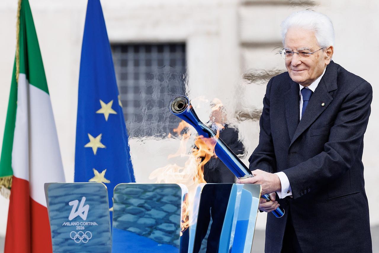 Reggio Emilia accoglie la torcia olimpica: 20 tedofori e una grande festa in Piazza Prampolini