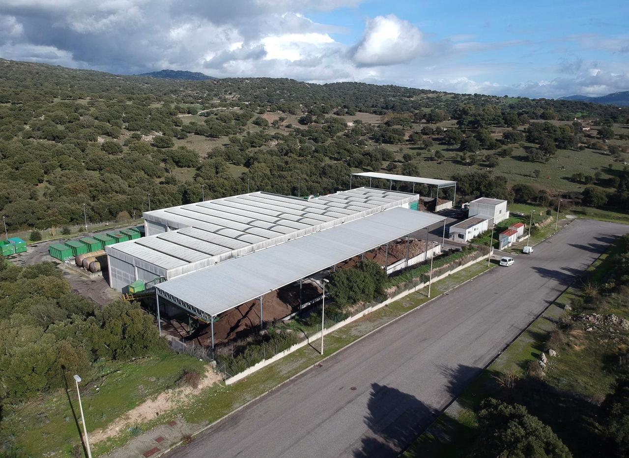 «Pratosardo è immerso nei miasmi: l’impianto di compostaggio va spostato»