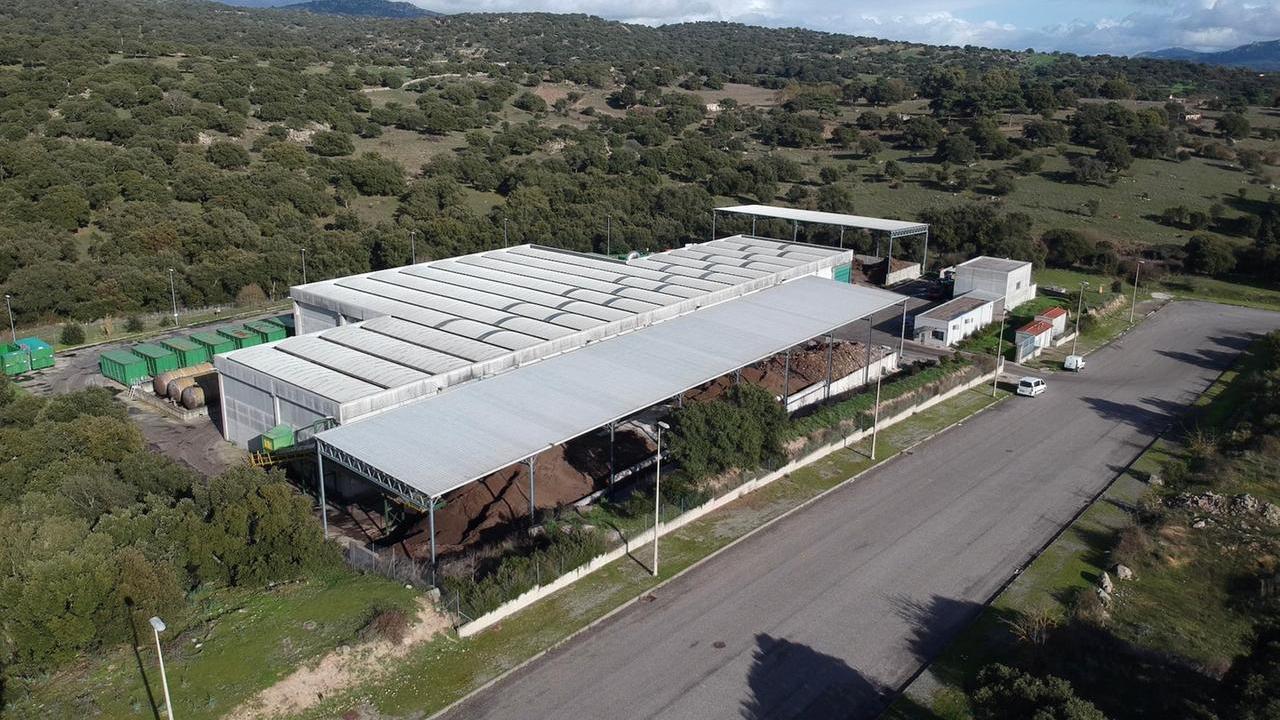 «Pratosardo è immerso nei miasmi: l’impianto di compostaggio va spostato»