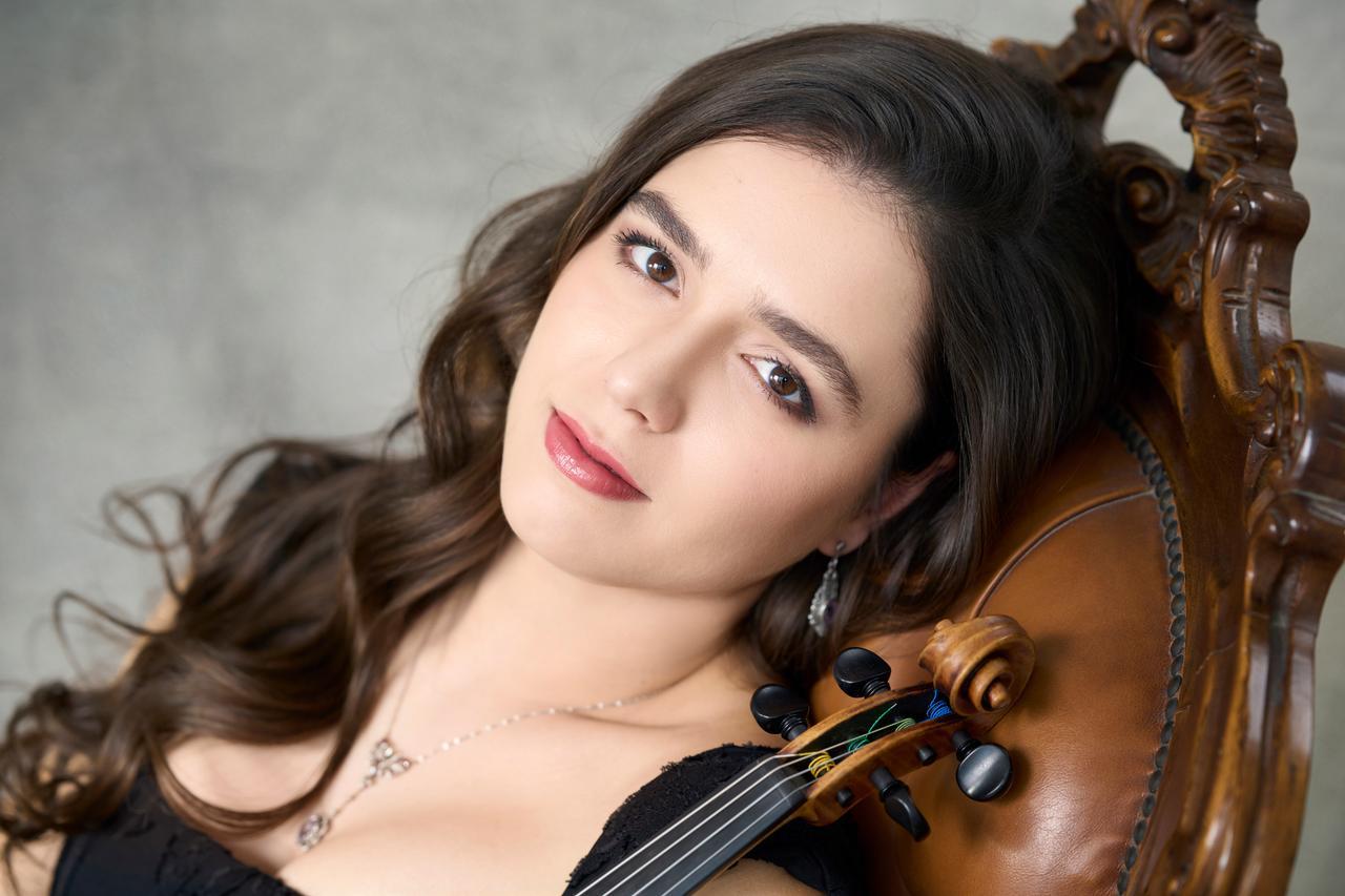 Una vita per il violino, Lucilla da Ferrara ad Hannover sulle note della Belle Époque