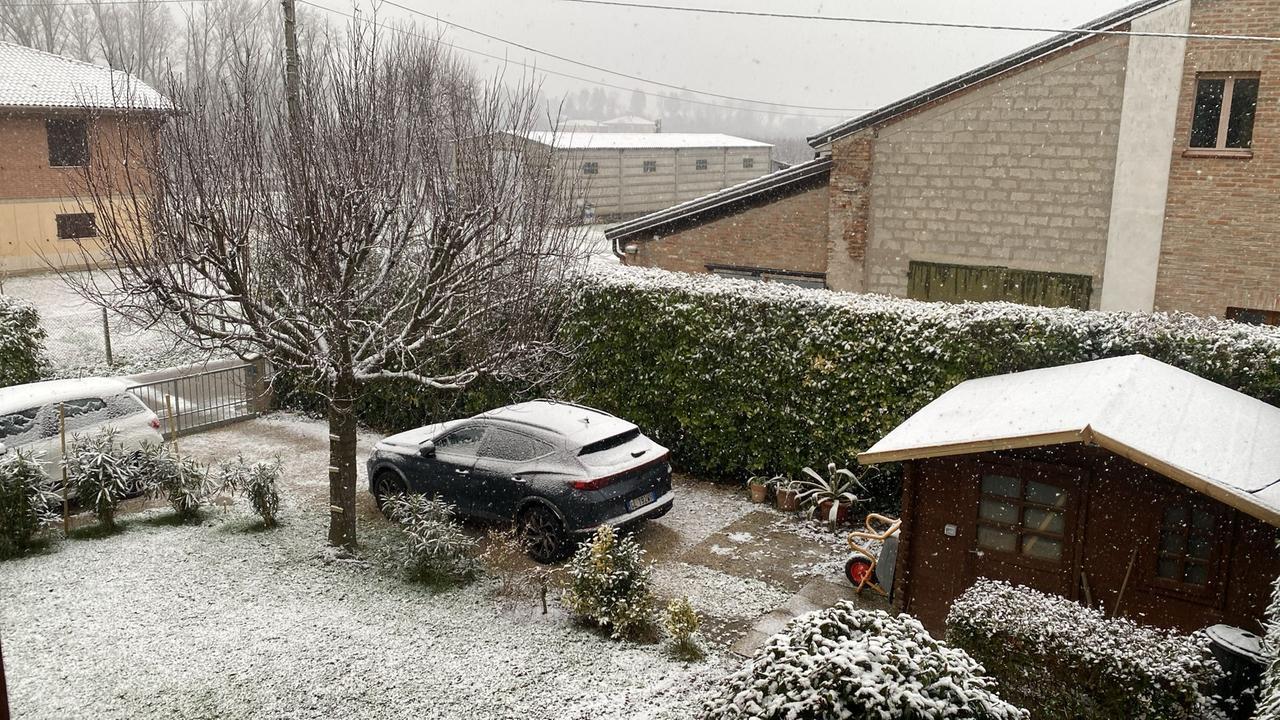 Neve a Ferrara, fiocchi sulla città e in alcune zone della provincia