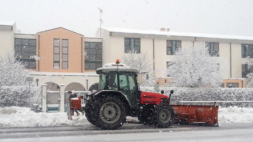 Elezioni imbiancate e lo slittino di Naomo. L’ultima neve tra Ferrara e provincia