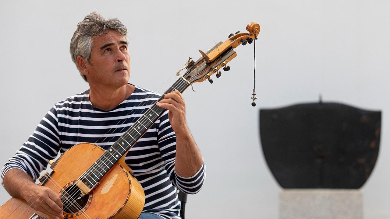 Paolo Angeli: «La Sardegna è un continente, oggi cosa vuol dire essere sardi?