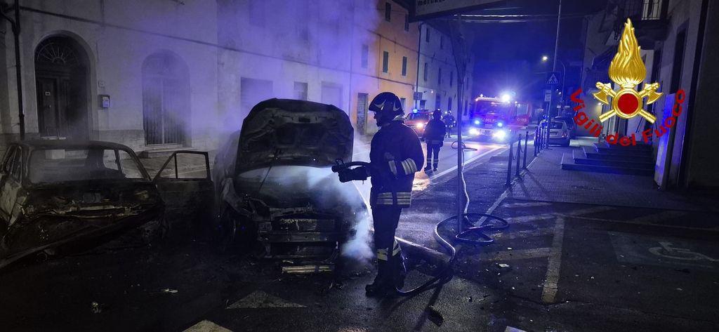 Ghivizzano, incidente nella notte: due auto distrutte dalle fiamme