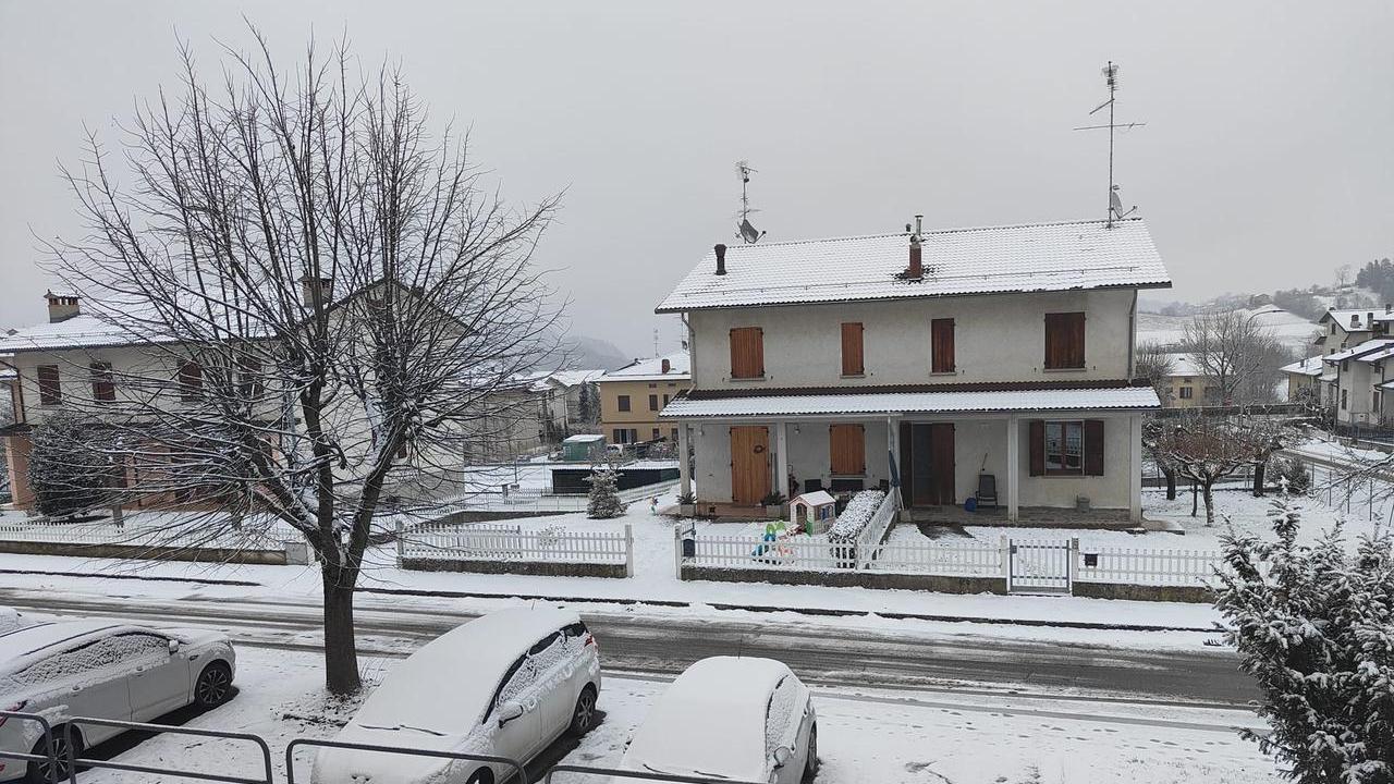 Meteo, neve in collina e a Casalgrande, ma Reggio Emilia resta all'asciutto: ecco perché