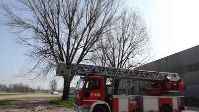 Vigili del fuoco Reggio Emilia, l'allarme della Cisl: «Mancano 20 pompieri al comando e l’autoscala conta 250mila chilometri»