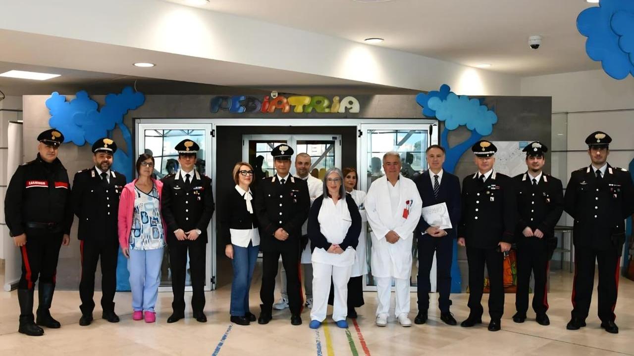 Epifania, i carabinieri all’Arnas Brotzu: doni, sorrisi e gioia per i piccoli pazienti