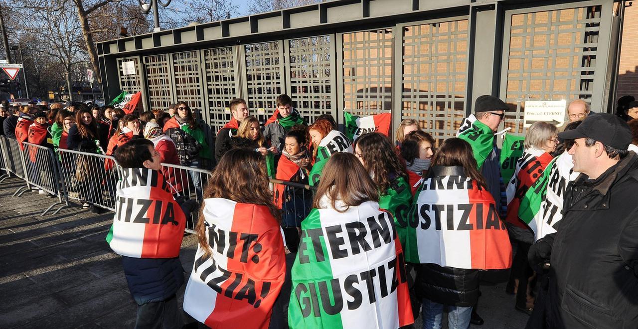 Eternit rubiera. La protesta davanti al palazzo di Giustizia di Torino