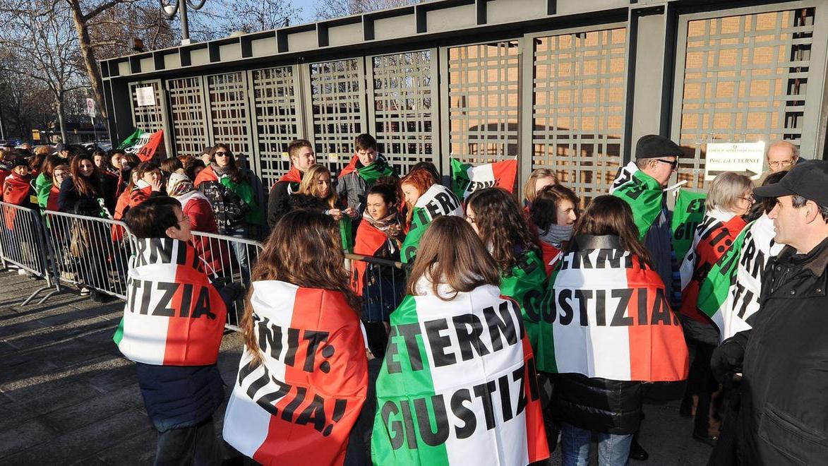 Eternit rubiera. La protesta davanti al palazzo di Giustizia di Torino