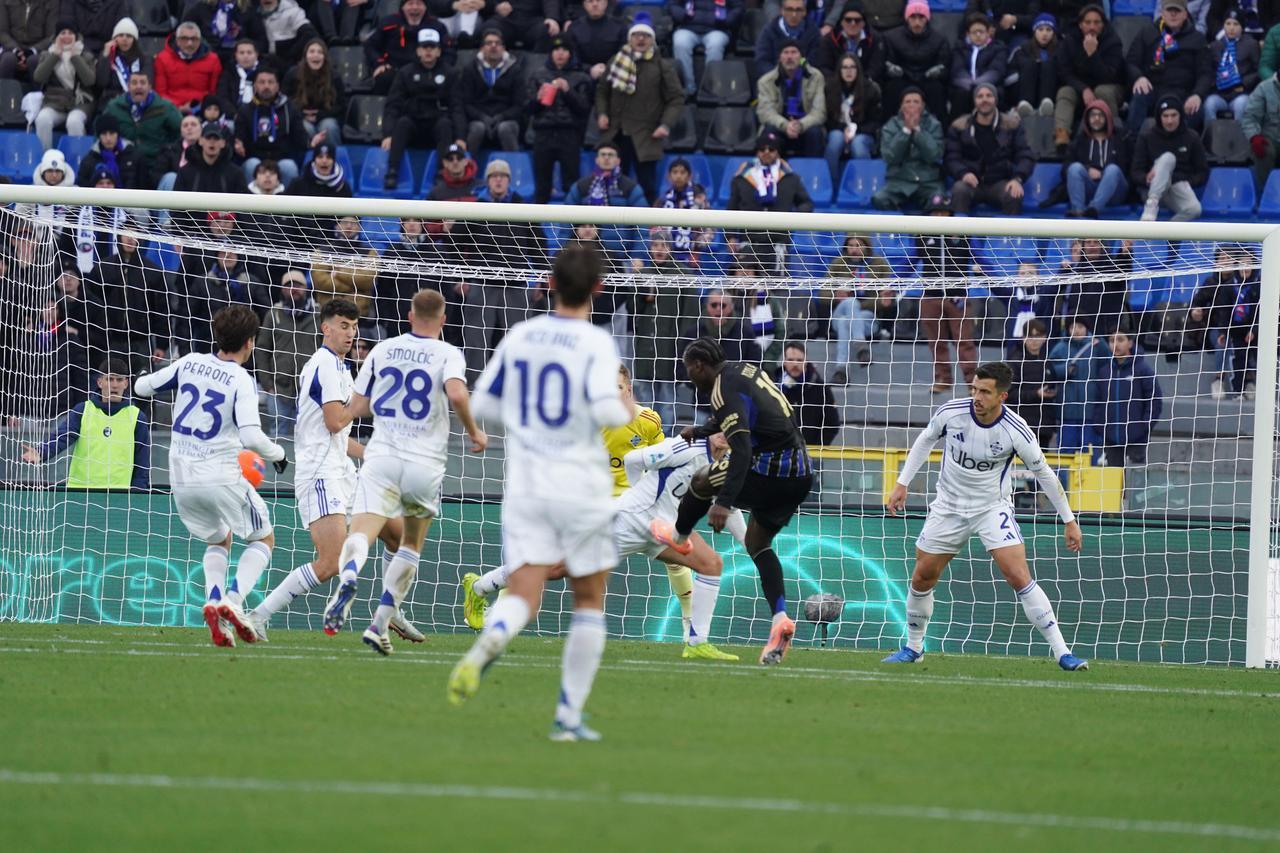 Pisa-Como 0-3: notte fonda in zona-gol per i nerazzurri. Nzola sbaglia anche un rigore