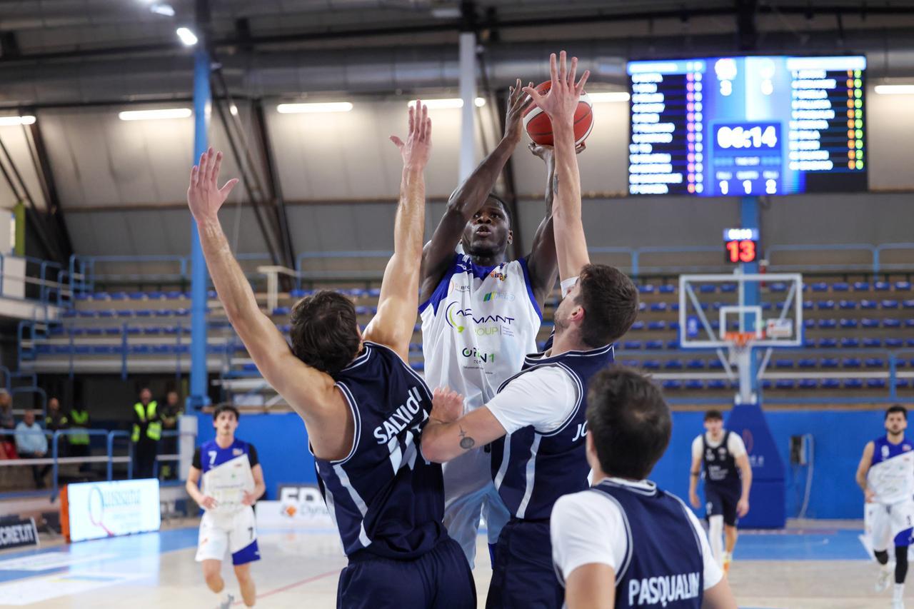 Per l’Adamant Ferrara testa allo scoglio livornese