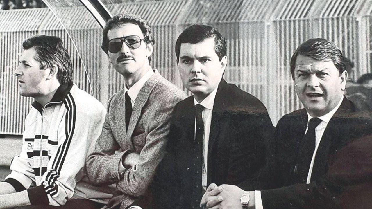 Paolo Galli è il secondo a sinistra: qui sulla panchina della Lucchese