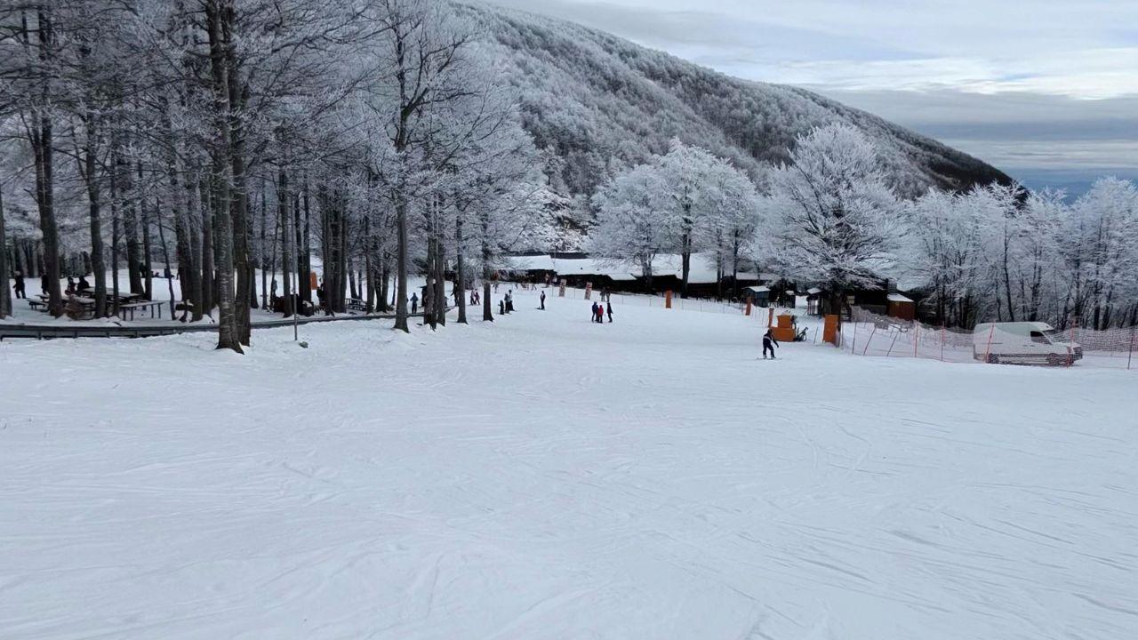 Neve e freddo in Toscana, cambia ancora lo scenario: «Nuovi fenomeni nevosi a bassa quota, isole comprese»