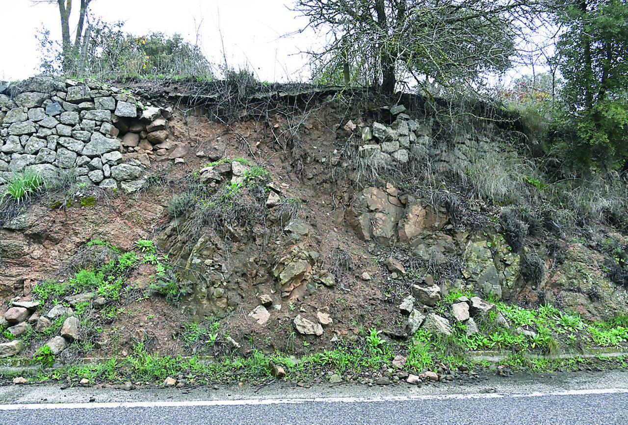 Frane sulla strada per Marreri: scatta l’allarme