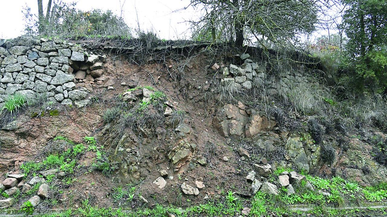 Frane sulla strada per Marreri: scatta l’allarme
