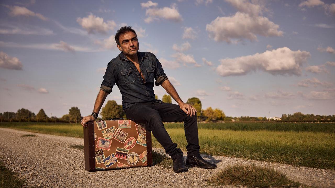 Ligabue a Ferrara col suo nuovo album: «Viaggio tra diverse geografie»