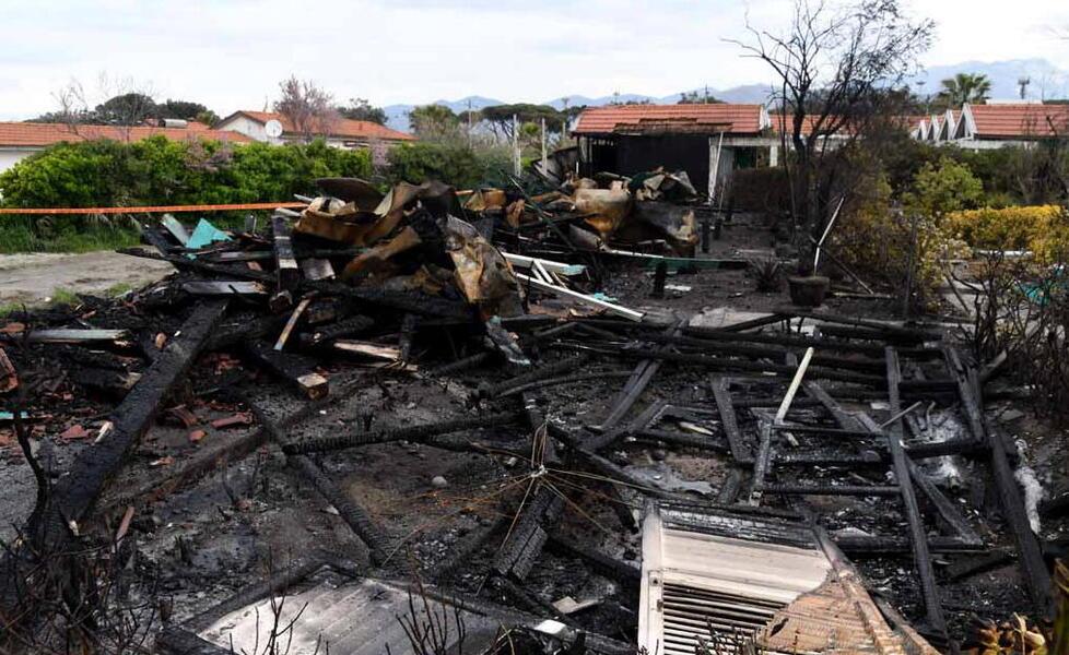 
	Lo stabilimento balneare Marino distrutto dall'incendio

