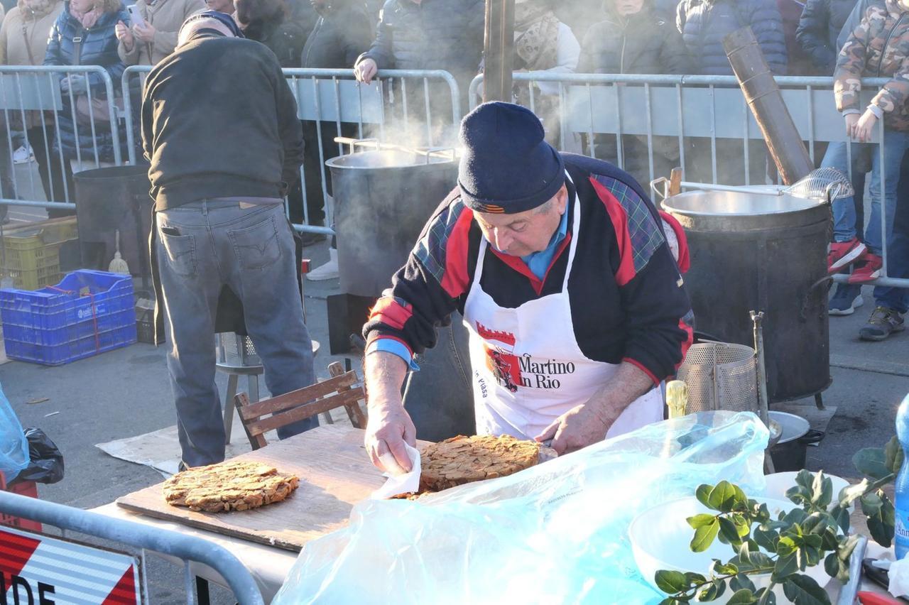 A Casalgrande appuntamento con la Cicciolata