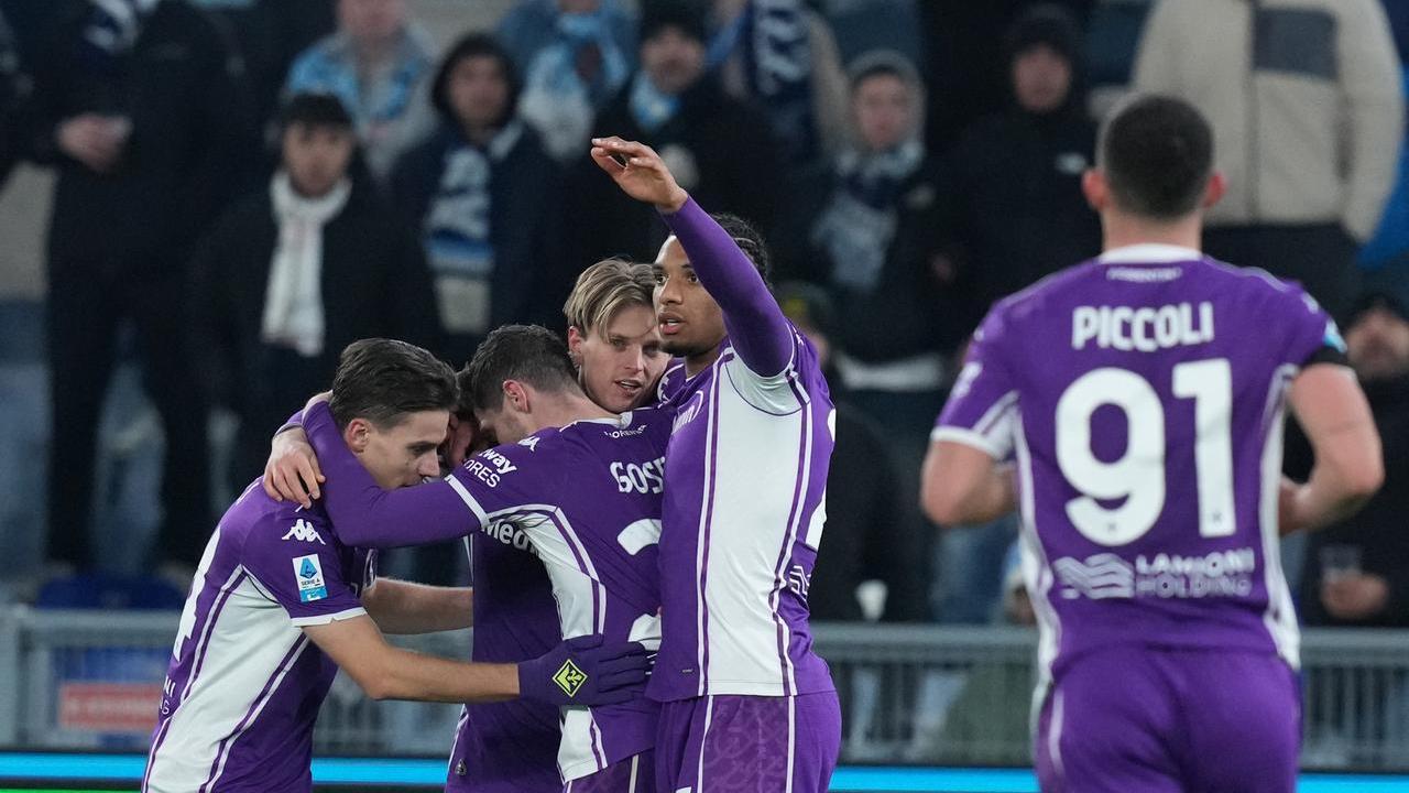 L’esultanza della Fiorentina dopo il gol del provvisorio 1-1