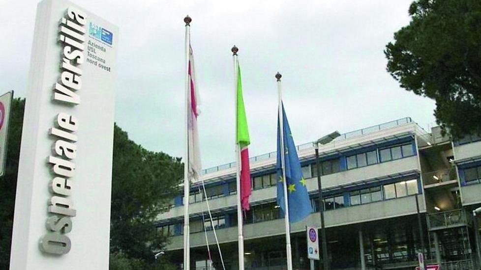 Viareggio, allarme monossido: uomo avvelenato dai fumi della stufa del vicino