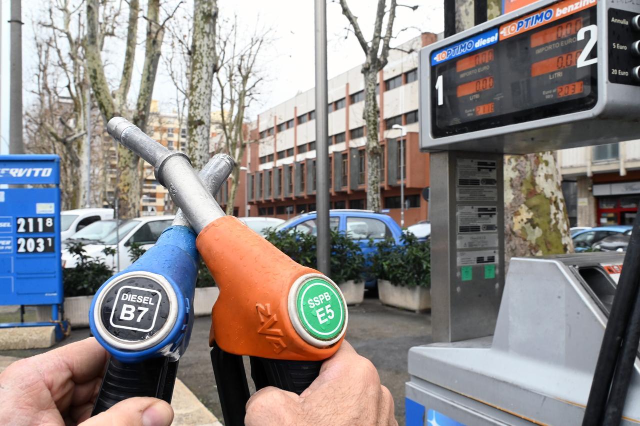 
	Benzina pi&ugrave; economica, gasolio pi&ugrave; caro

