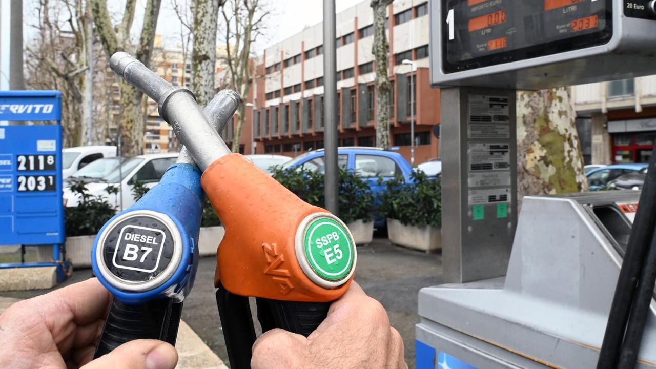 Benzina più economica, gasolio più caro