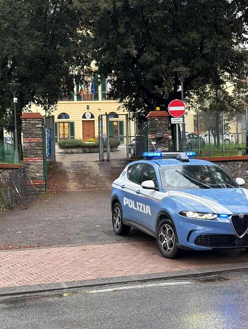 Montecatini, la proposta: «Finanziare i lavori alla piscina con la vendita del commissariato di polizia»