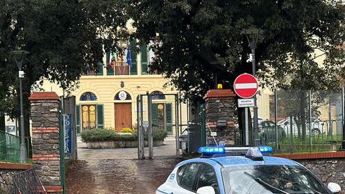 Montecatini, la proposta: «Finanziare i lavori alla piscina con la vendita del commissariato di polizia»