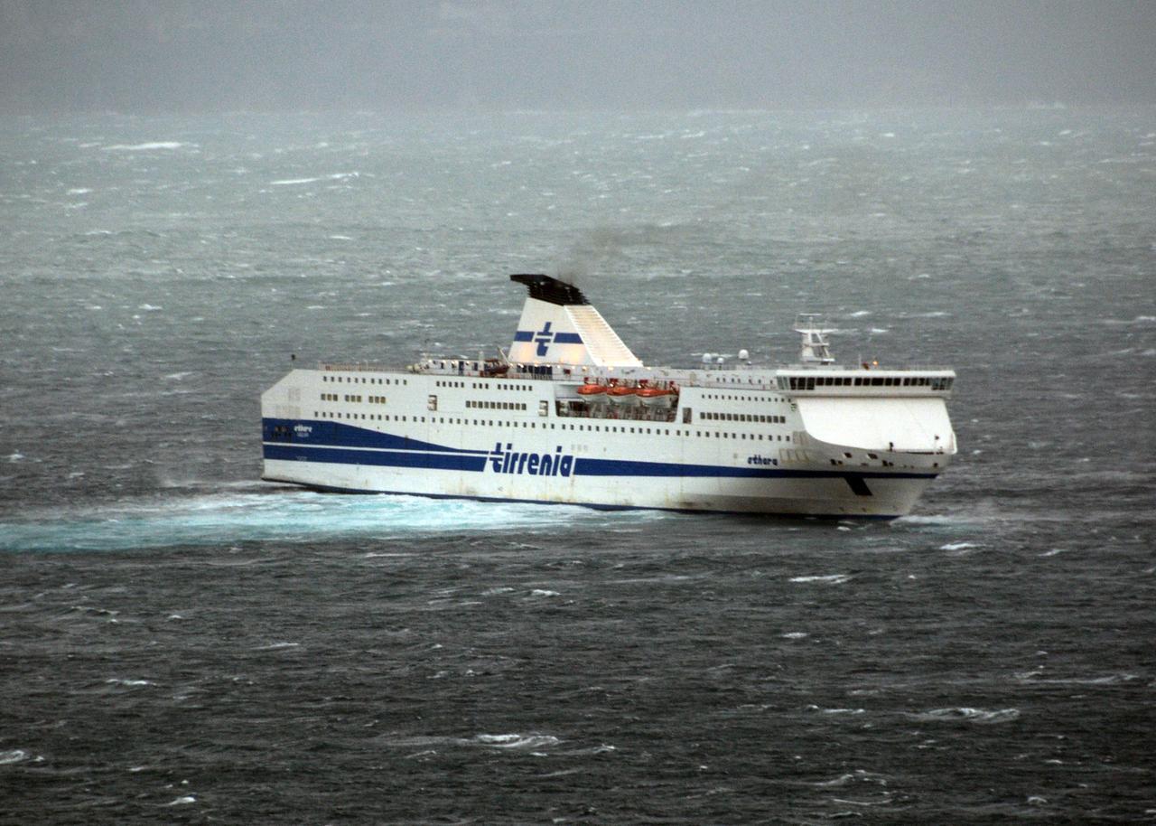 Mare in tempesta, traghetti fermi a Olbia e partenze rinviate: cosa sappiamo