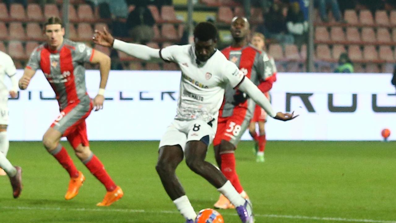 Grande prova del Cagliari, pareggia in rimonta a Cremona: 2-2