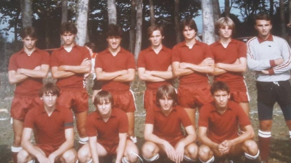 Riccardo Carli è il primo in piedi da destra, con la casacca del portiere