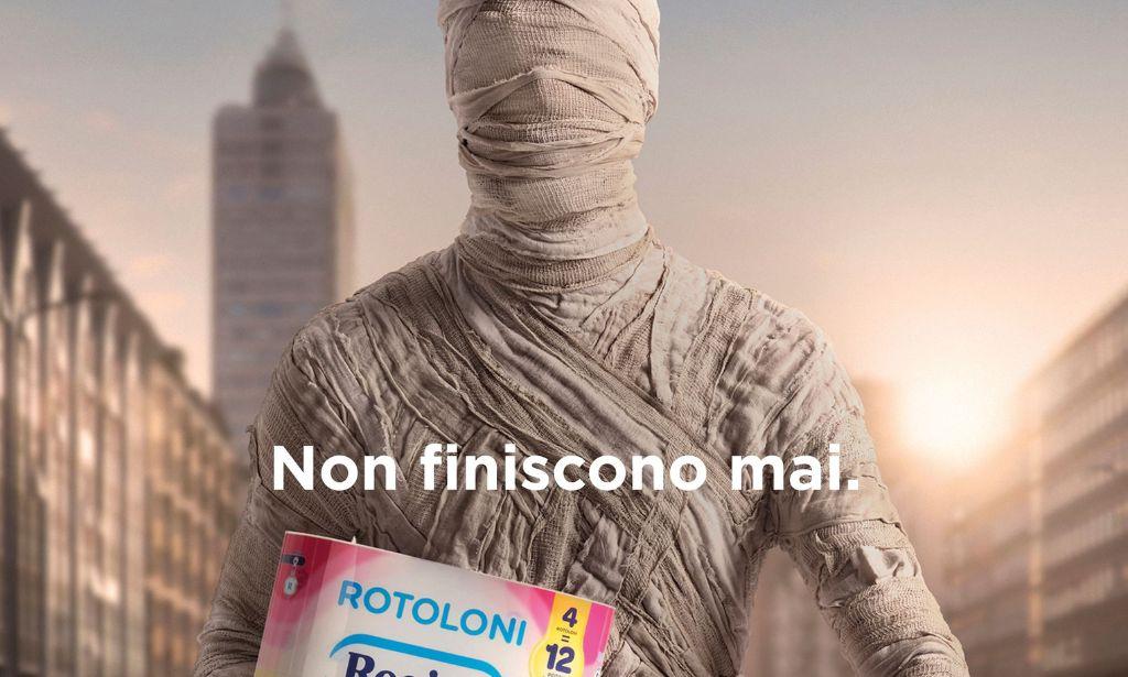 Un frame della campagna pubblicitaria di Sofidel per i rotoloni Regina