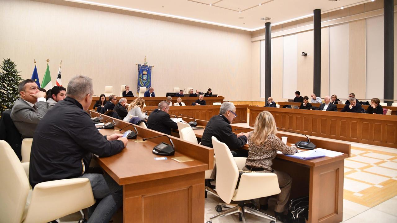 Olbia, assenti e presenti in consiglio comunale: gli stacanovisti sono 15