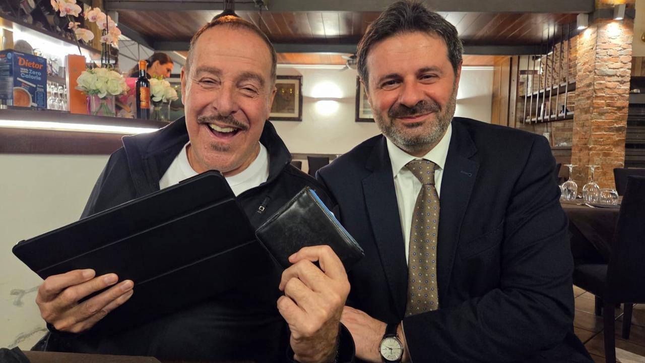 Sassari, il sindaco Mascia insegue il ladro e salva il tablet di Massimo Lopez