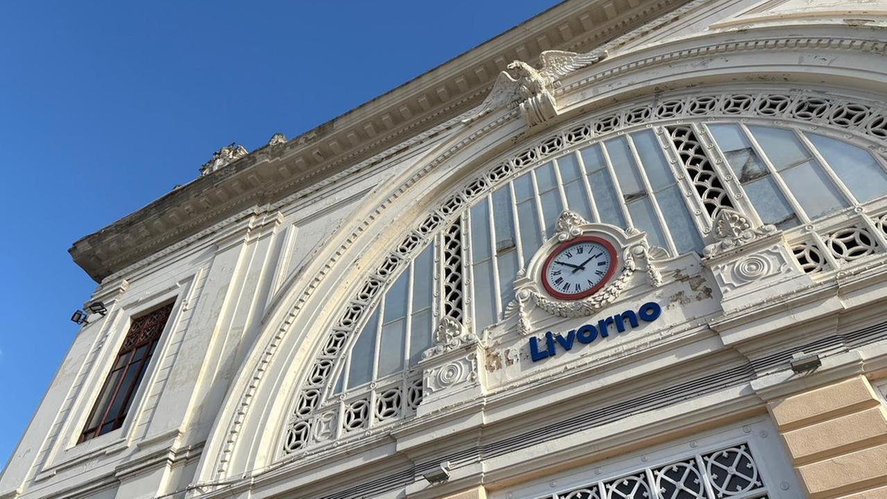 I danni alla stazione (foto Stick)