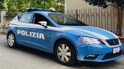 Una volante della polizia di Stato (foto d'archivio)