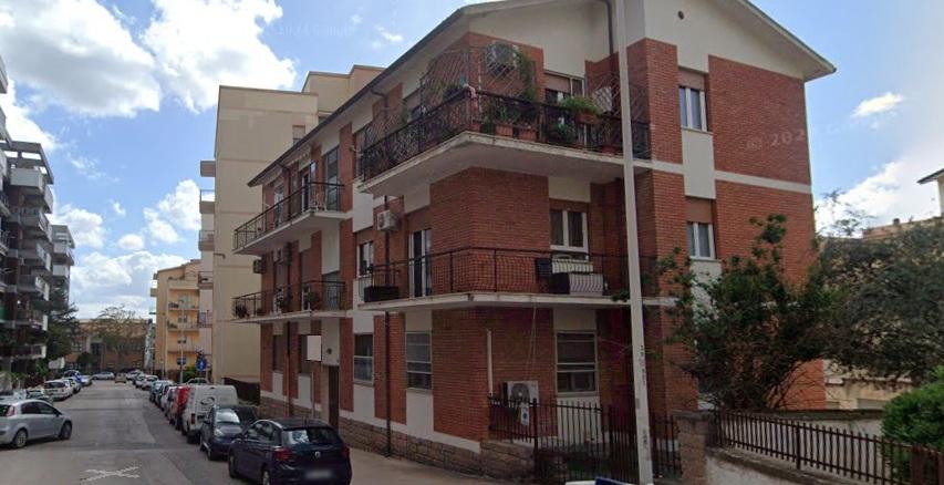 Paura a Sassari, il tetto rischia di crollare: evacuata una palazzina