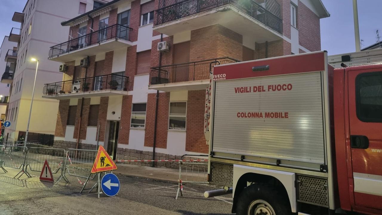 Paura a Sassari, il tetto rischia di crollare: evacuata una palazzina