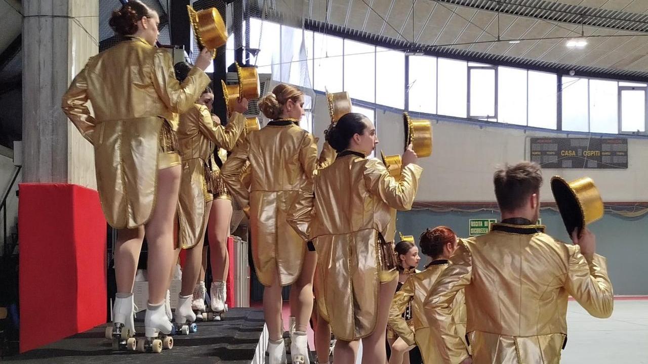 Pattini, danza e canto al Pala Fanticini: l’Olimpia Viano omaggia Broadway