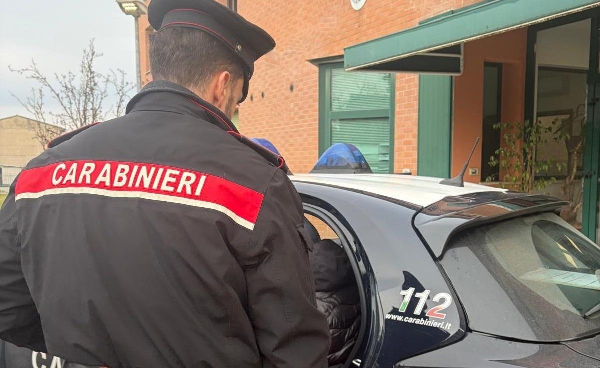Goro, stalking sulla ex e pubblica sue vecchie foto intime. Campione di arti marziali picchia anche i carabinieri
