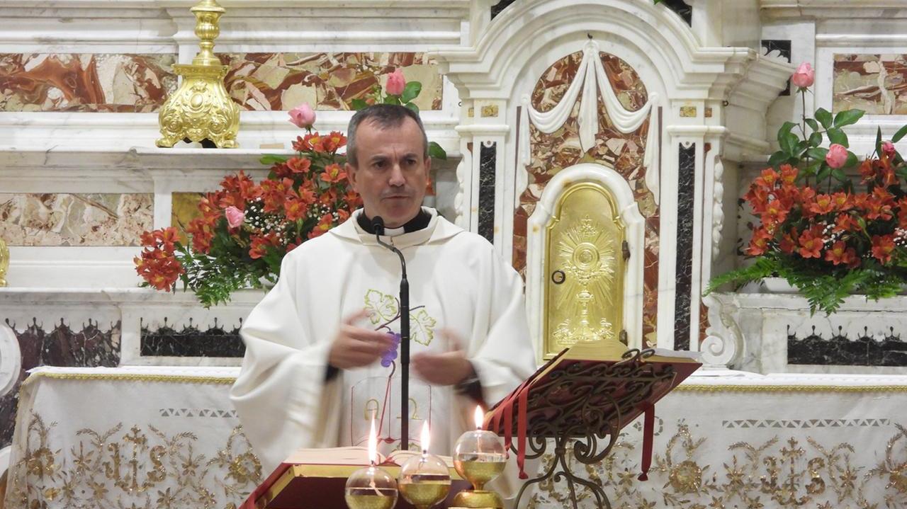 Padre Paolo Contini ha denunciato gli abusi subiti da adolescente