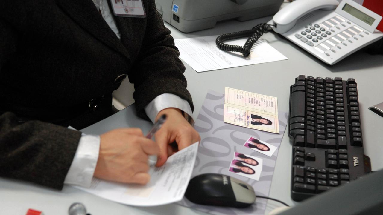 Addio alla carta d’identità cartacea: ecco cosa cambia e la data da cerchiare nel calendario