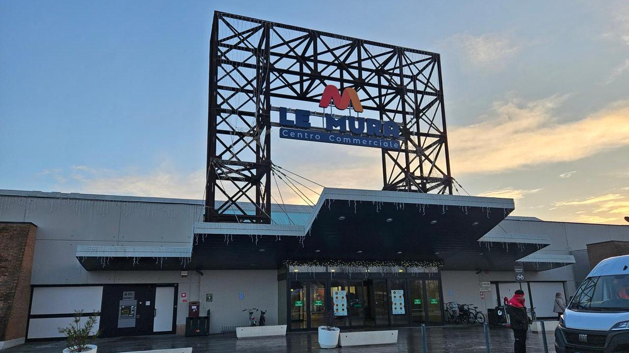 “Le Mura” di Ferrara al freddo, addetti arrabbiati: «Non si lavora»