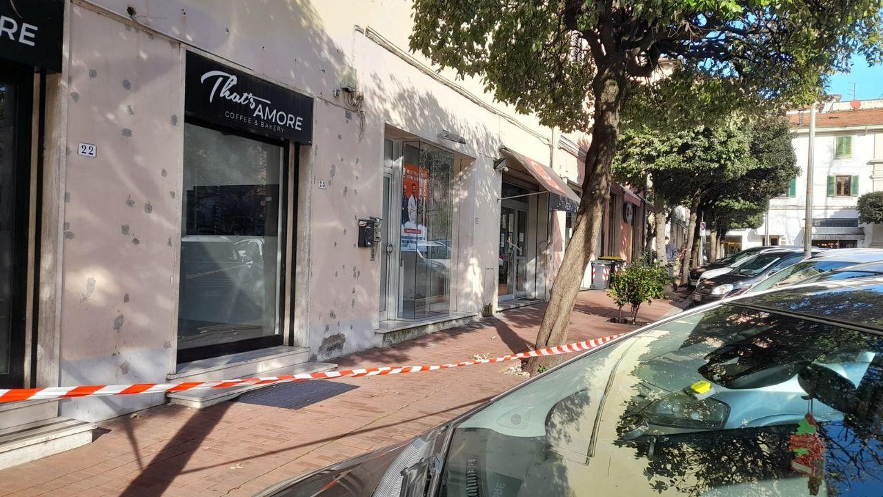 Sparatoria in centro a Montecatini, 38enne gravissimo colpito alla testa: venti giorni fa rimase coinvolto in una rissa