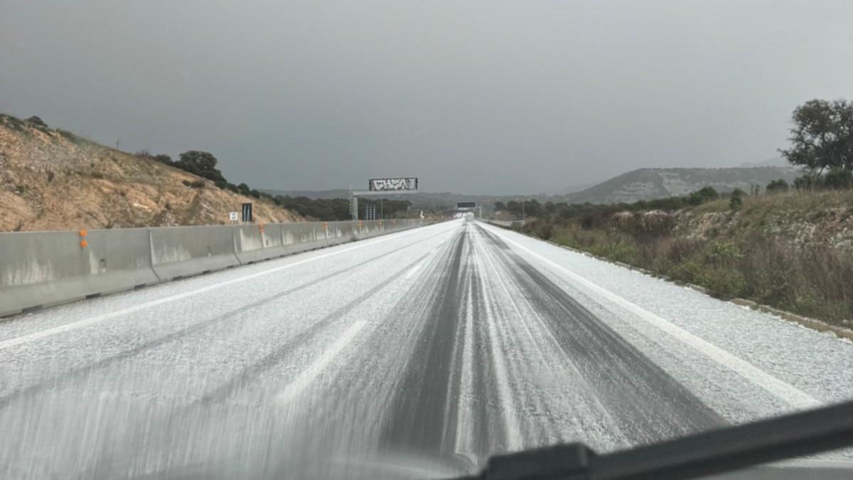 Maltempo nell’isola, raffiche fino a 100 chilometri orari e violente grandinate