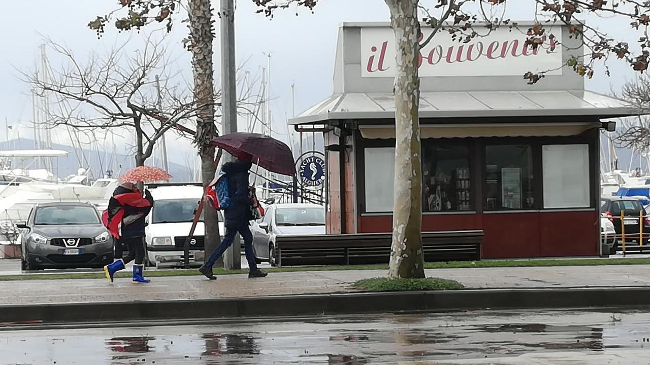 Allerta meteo ad Alghero, chiusi i parchi e il cimitero